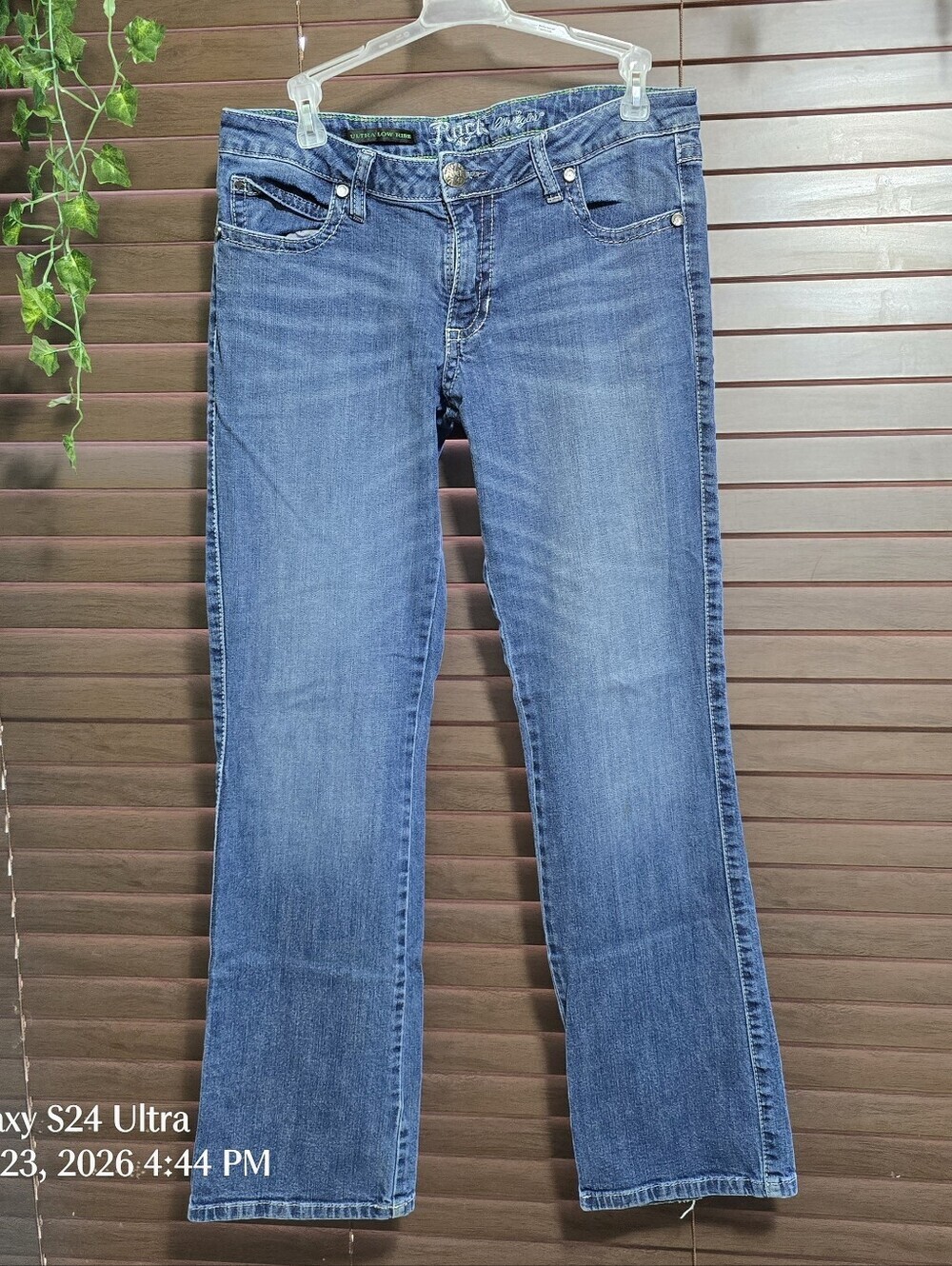 Wrangler Rock 47 Low Rise Light Wash Blingy Womens Jeans Waist 30/32